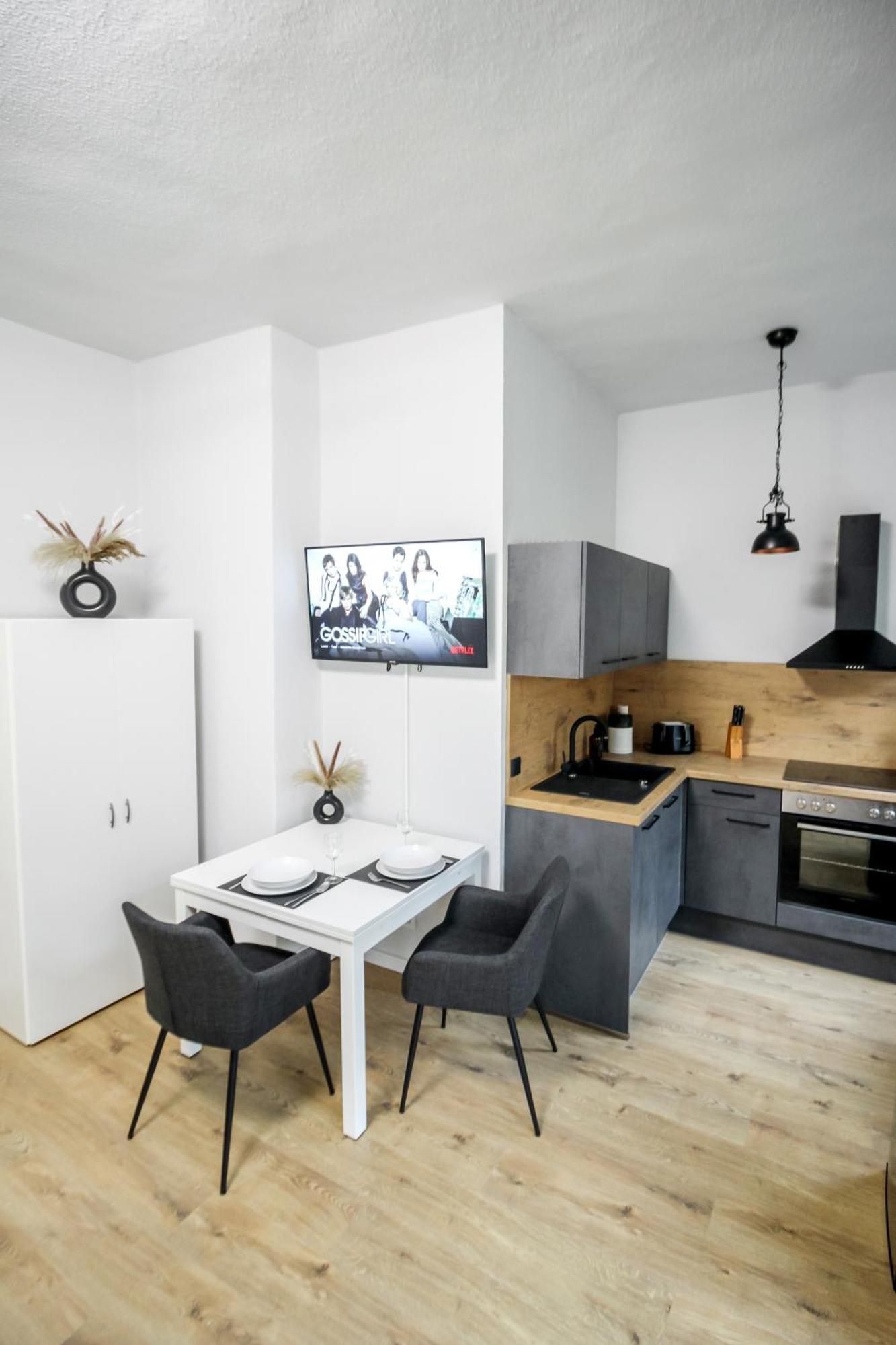 Ferienwohnung Lorenz Mit Kostenlosem Parkplatz Netflix Boxspringbett Kueche Magdeburgo Exterior foto