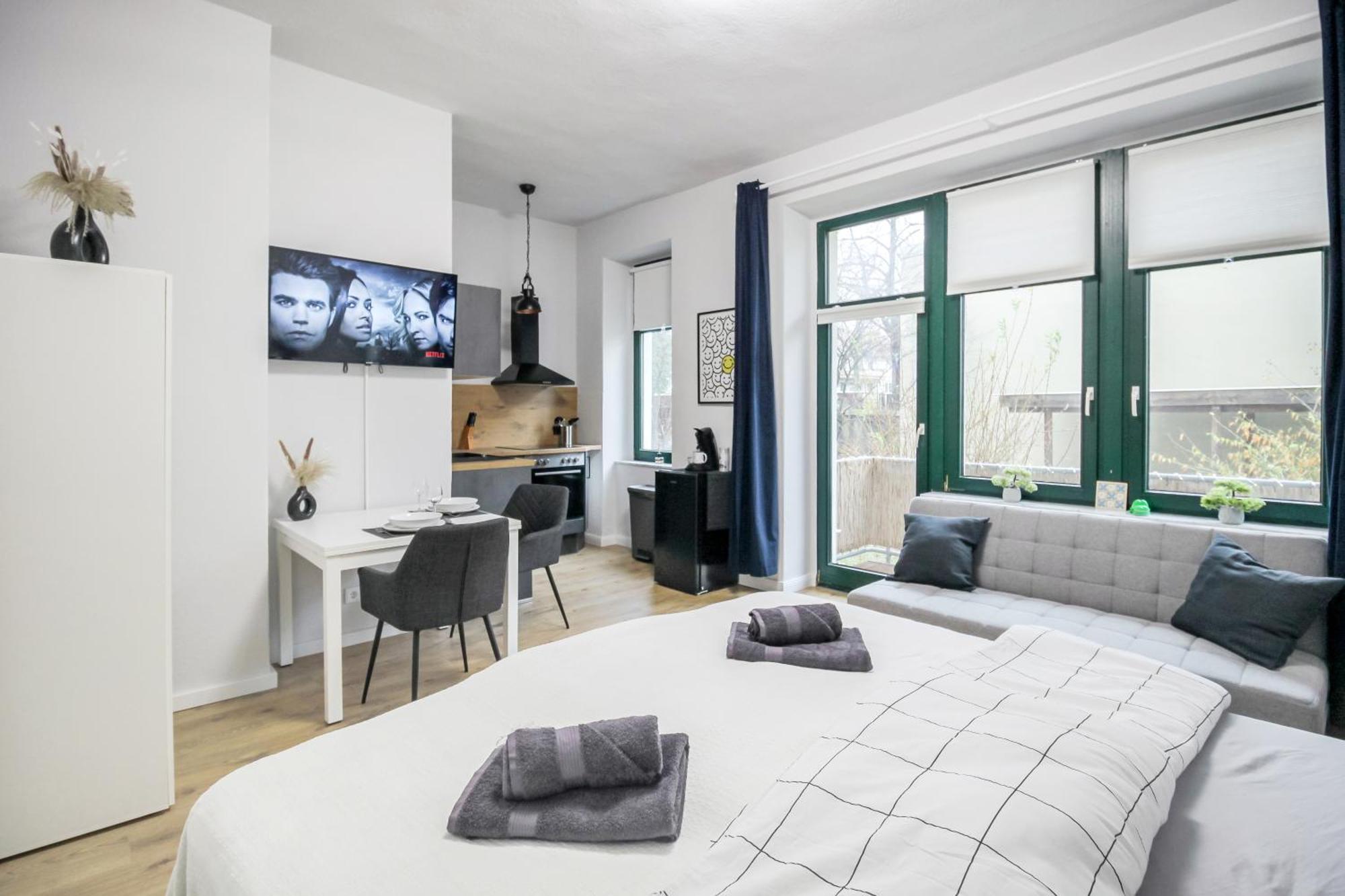 Ferienwohnung Lorenz Mit Kostenlosem Parkplatz Netflix Boxspringbett Kueche Magdeburgo Exterior foto